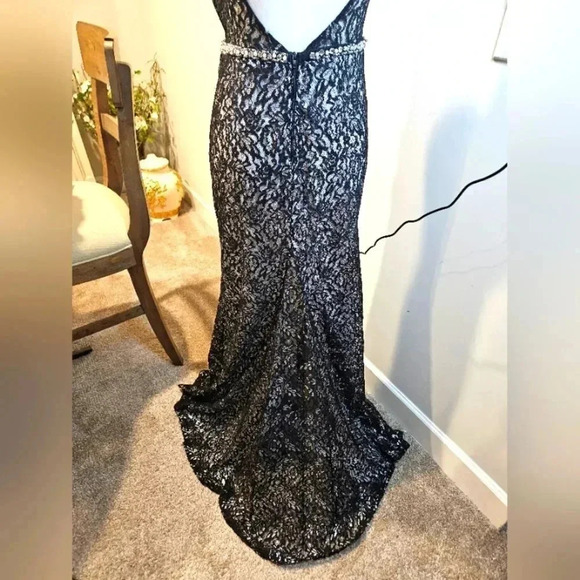 Sequins heart black lace and silver gown - Picture 7 of 8